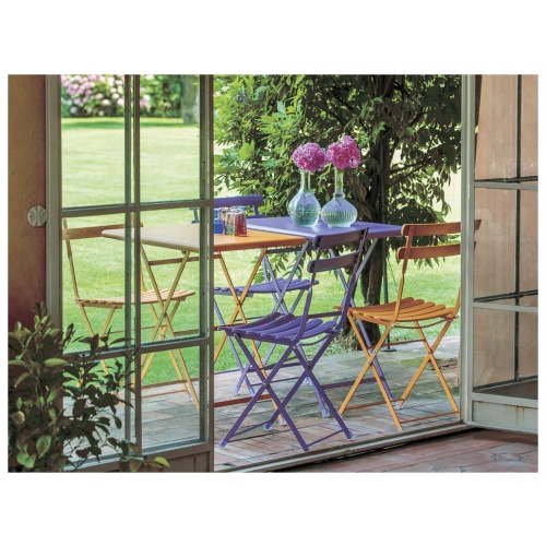 chaplins-emu-arc-en-ciel-lifestyle-3