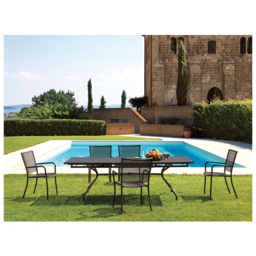 chaplins-emu-athena-lifestyle-3