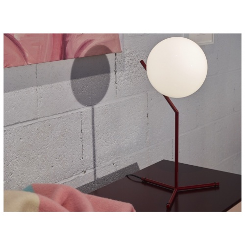 chaplins-ic-burgundy-high-table-lamp-lifestyle