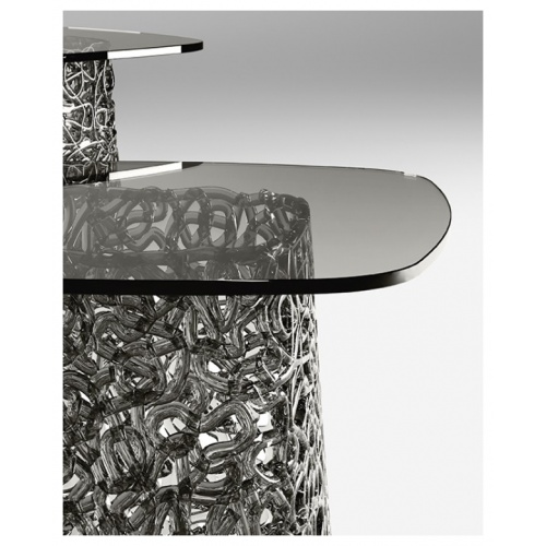 macrame_close_up_in_smoked_glass_top_with_fume_grey_painted_base