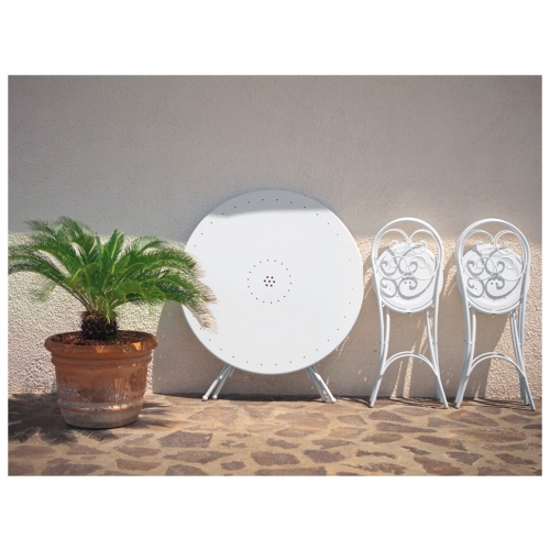 chaplins-emu-pigalle-lifestyle-1_1