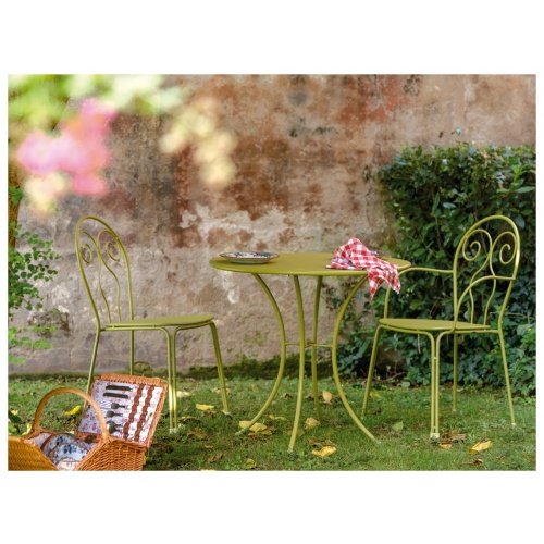 chaplins-emu-pigalle-lifestyle-3_1