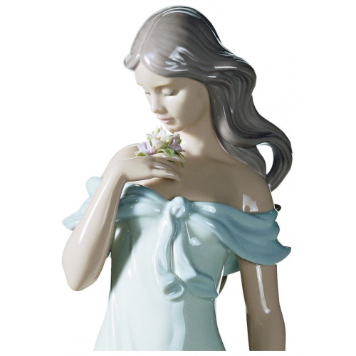 A Flower’s Whisper Woman Figurine 6
