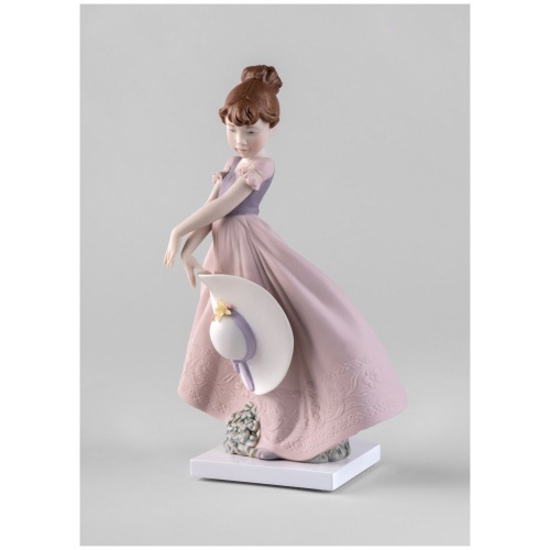 Straw hat in the Wind Girl Figurine 7