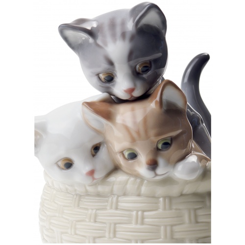 Curious Kittens Figurine 5