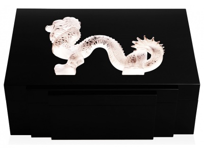 Dragon jewellery box in black lacquered