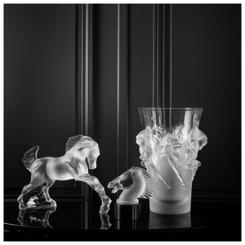 Longchamp lighted horse sculpture 7