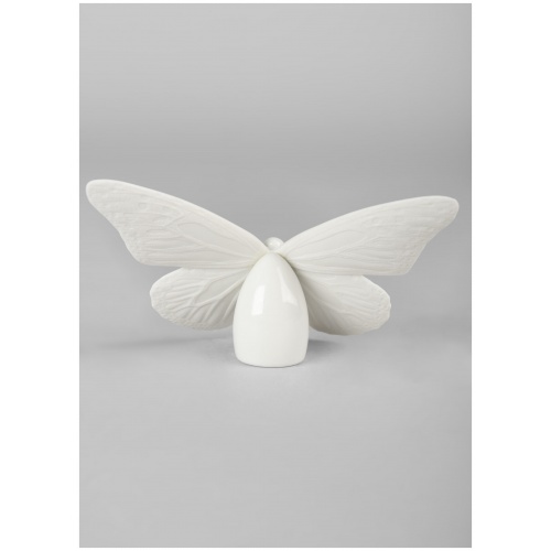 Butterfly Figurine. Golden Luster & White 7
