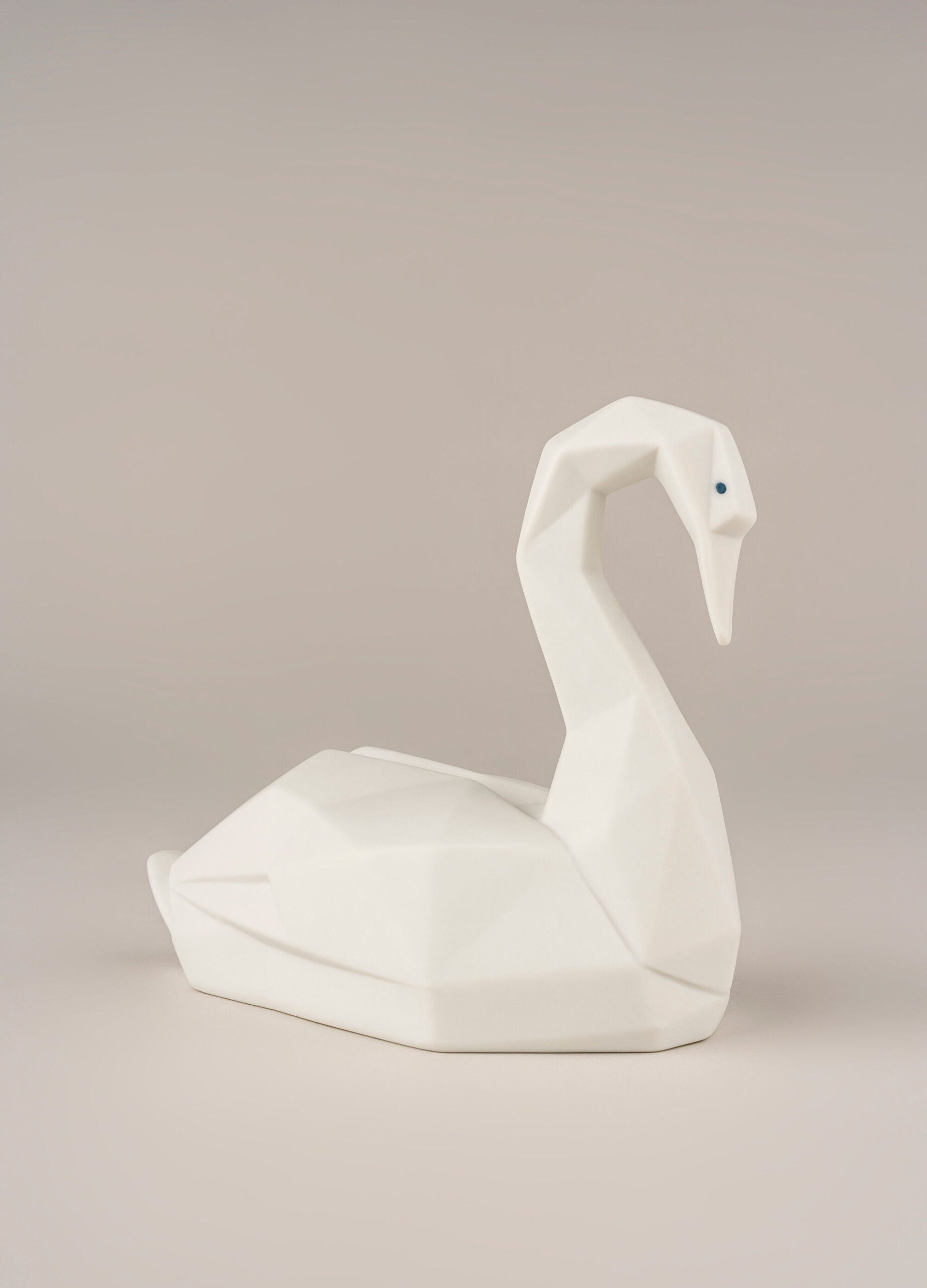 Swan Figurine. Matte White 9 Swan Figurine. Matte White 9