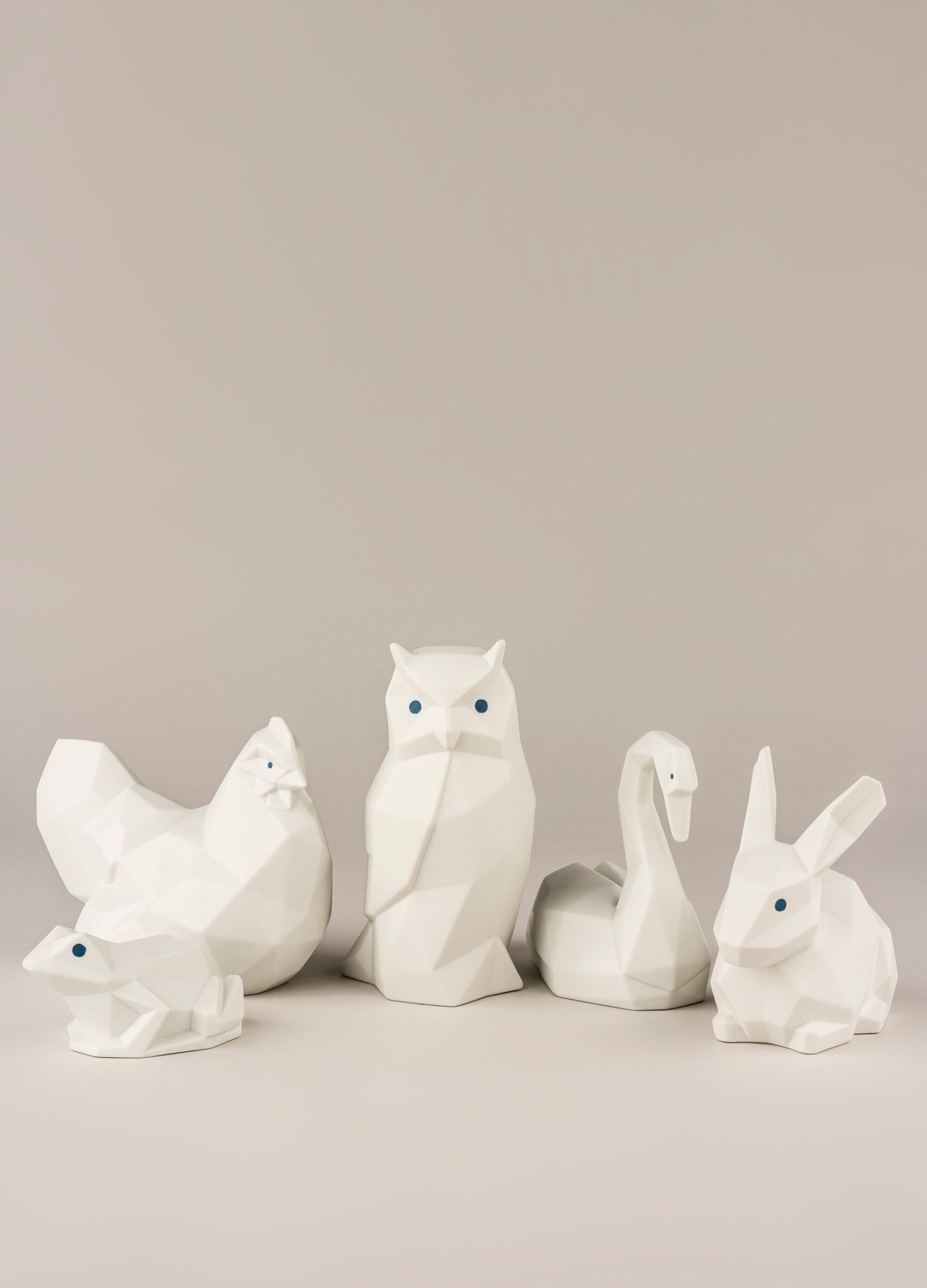 Swan Figurine. Matte White 8 Swan Figurine. Matte White 8