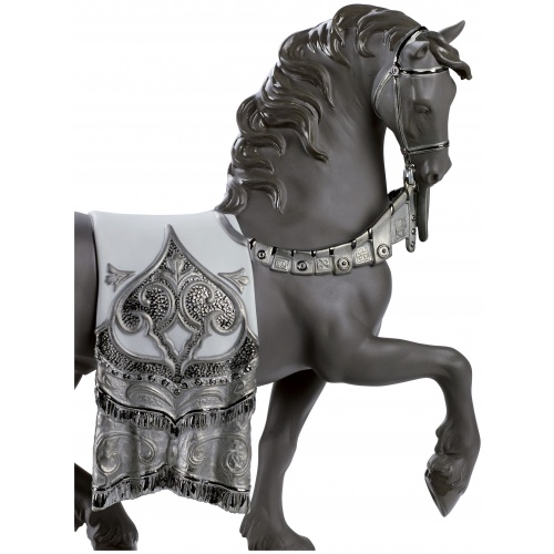 A Regal Steed Horse Sculpture. Silver Lustre 6