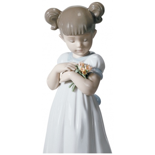 Flowers for Mommy Girl Figurine 5