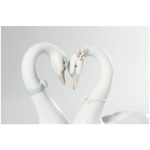 Endless Love Swans Figurine 7