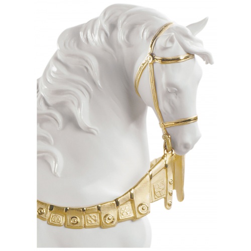 A Regal Steed Horse Sculpture. Golden Lustre 7