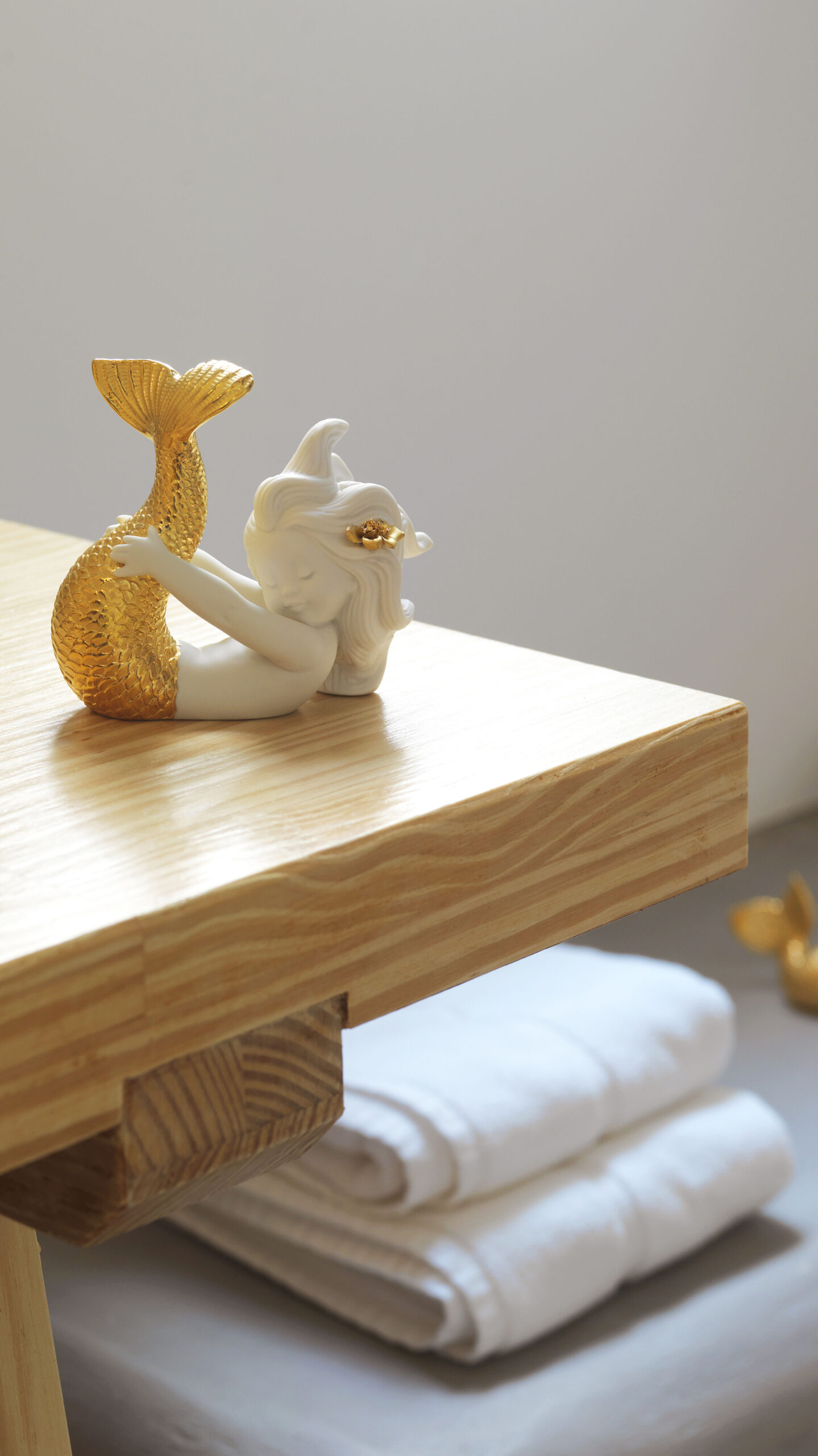 Playing at Sea Mermaid Figurine. Golden Lustre 5 Playing at Sea Mermaid Figurine. Golden Lustre 5