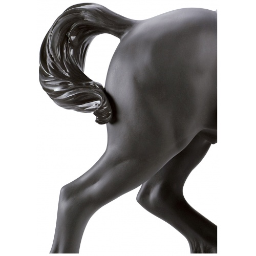A Regal Steed Horse Sculpture. Silver Lustre 8