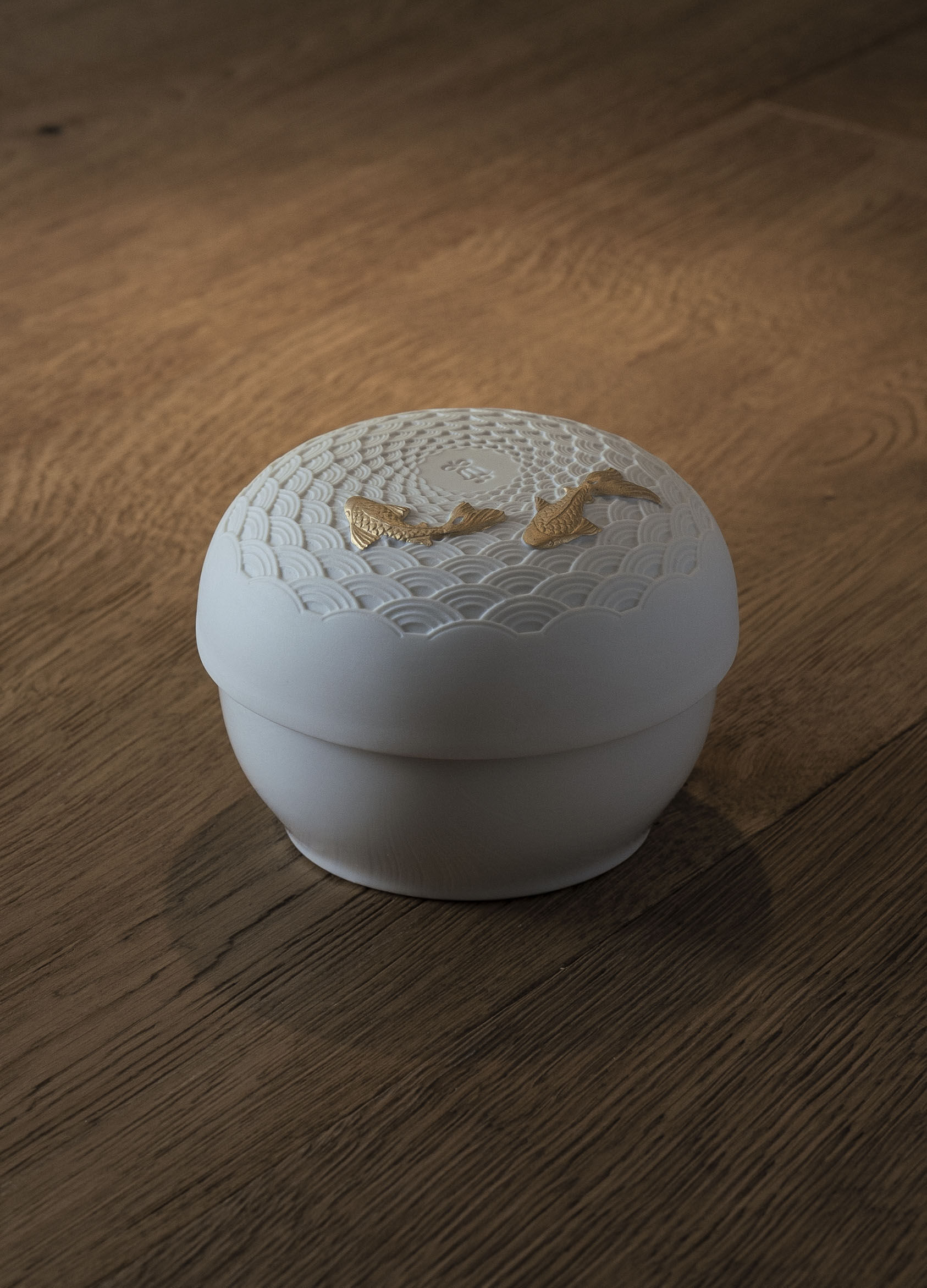 Koi Box. Golden Luster 5 Koi Box. Golden Luster 5