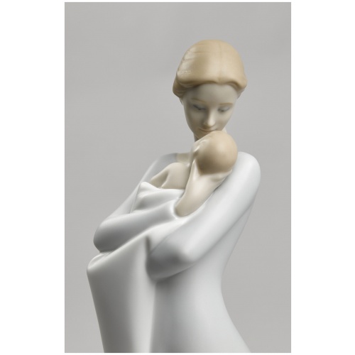 A Mother’s Embrace Figurine 9