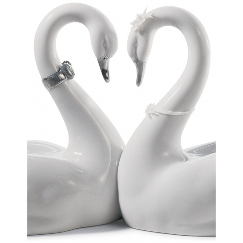 Endless Love Swans Figurine. Silver Lustre 5