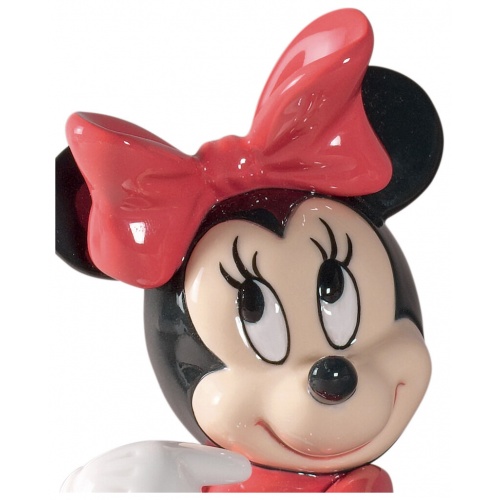 Minnie Mouse Figurine 8