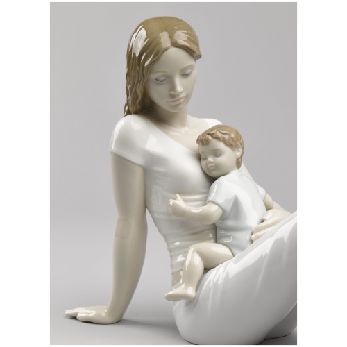 A mother’s love Figurine Type 445 6