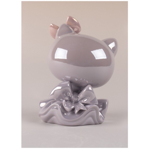 Hello Kitty Figurine 8