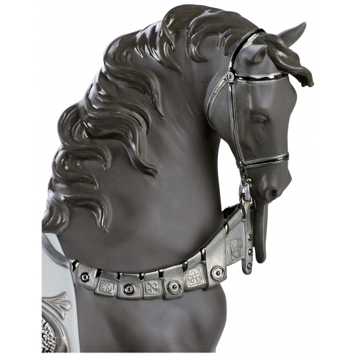 A Regal Steed Horse Sculpture. Silver Lustre 5