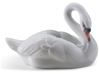 Elegant Swan Figurine