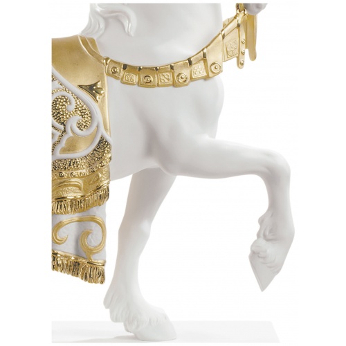 A Regal Steed Horse Sculpture. Golden Lustre 8