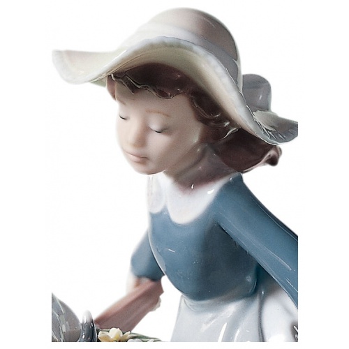 A Barrow of Fun Girl Figurine 8