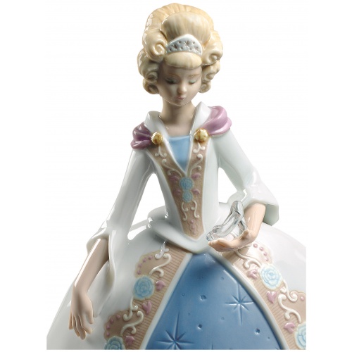 Cinderella Figurine 5