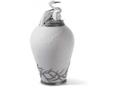 Herons Realm Covered Vase Figurine. Silver Lustre 3