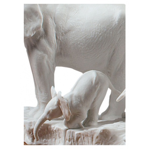 African Savannah Wild Animals Sculpture. White 7