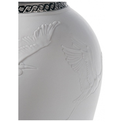 Herons Realm Covered Vase Figurine. Silver Lustre 8