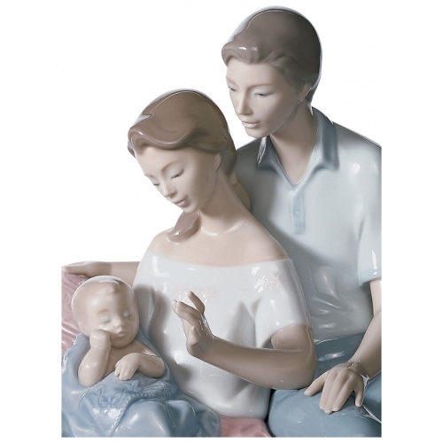 A Circle of Love Family Figurine 6