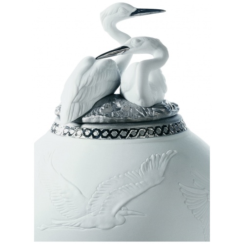 Herons Realm Covered Vase Figurine. Silver Lustre 6