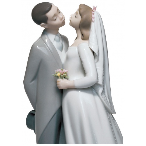 A Kiss to Remember Couple Figurine 6