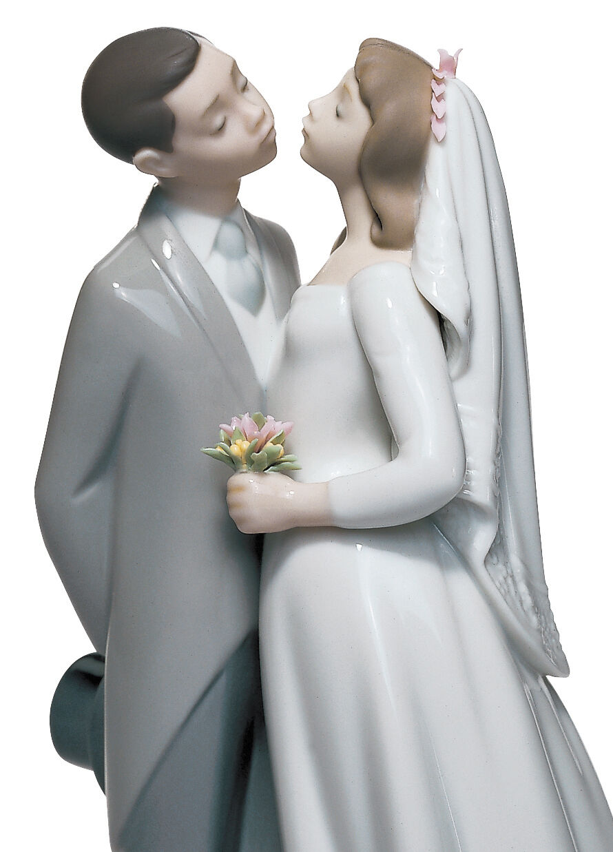 A Kiss to Remember Couple Figurine 6 A Kiss to Remember Couple Figurine 6