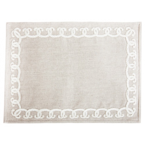 Scallop embroidered placemat 3