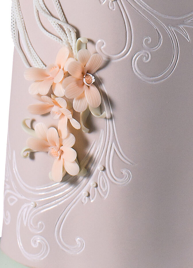 Haute Allure Exclusive Model Woman Figurine. Limited Edition 7 Haute Allure Exclusive Model Woman Figurine. Limited Edition 7