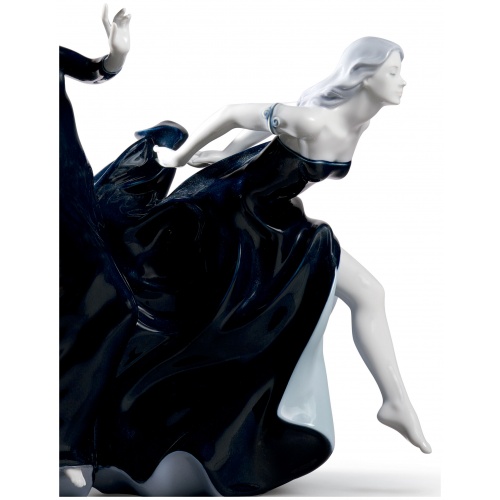 Night Approaches Women Figurine. Limited Edition 6