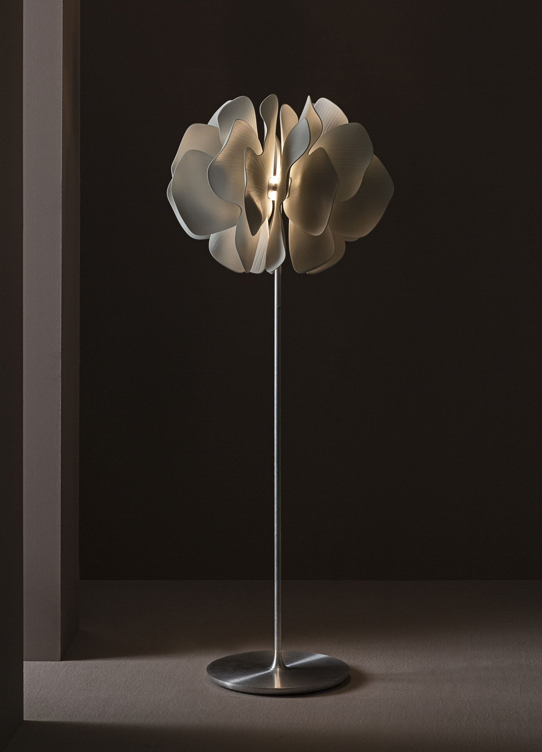 Nightbloom Floor Lamp. White. (UK) 6 Nightbloom Floor Lamp. White. (UK) 6