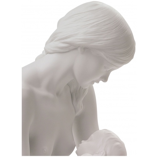 A Nurturing Bond Mother Figurine 8