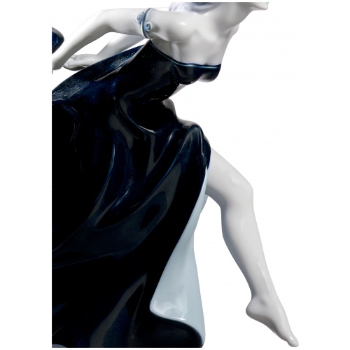 Night Approaches Women Figurine. Limited Edition 8