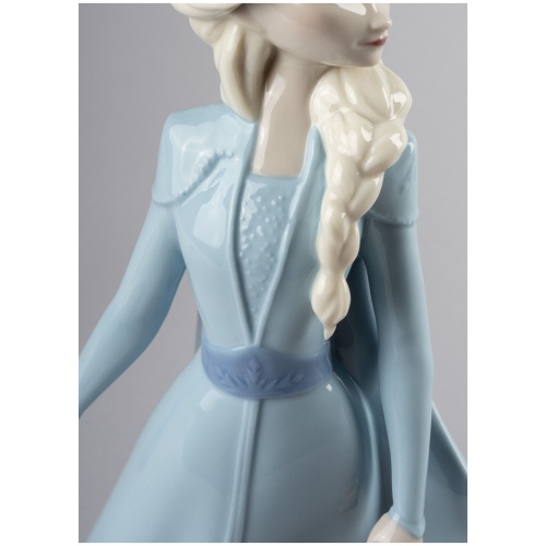 Elsa Figurine 11