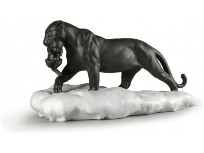 Black Panther with Cub Figurine 3