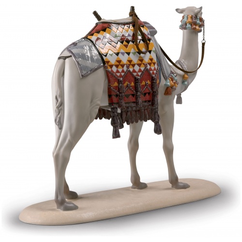 Camel Figurine Gloss. Limited Edition 6