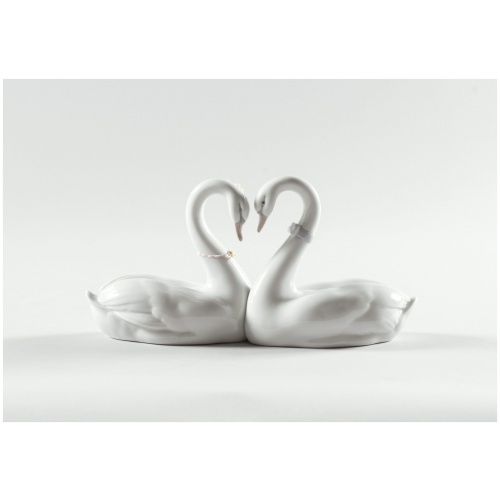 Endless Love Swans Figurine 6