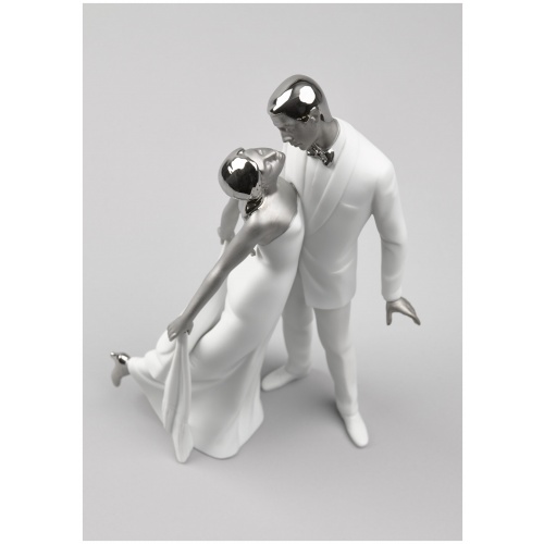 Happy Anniversary Couple Figurine. Silver Lustre 7