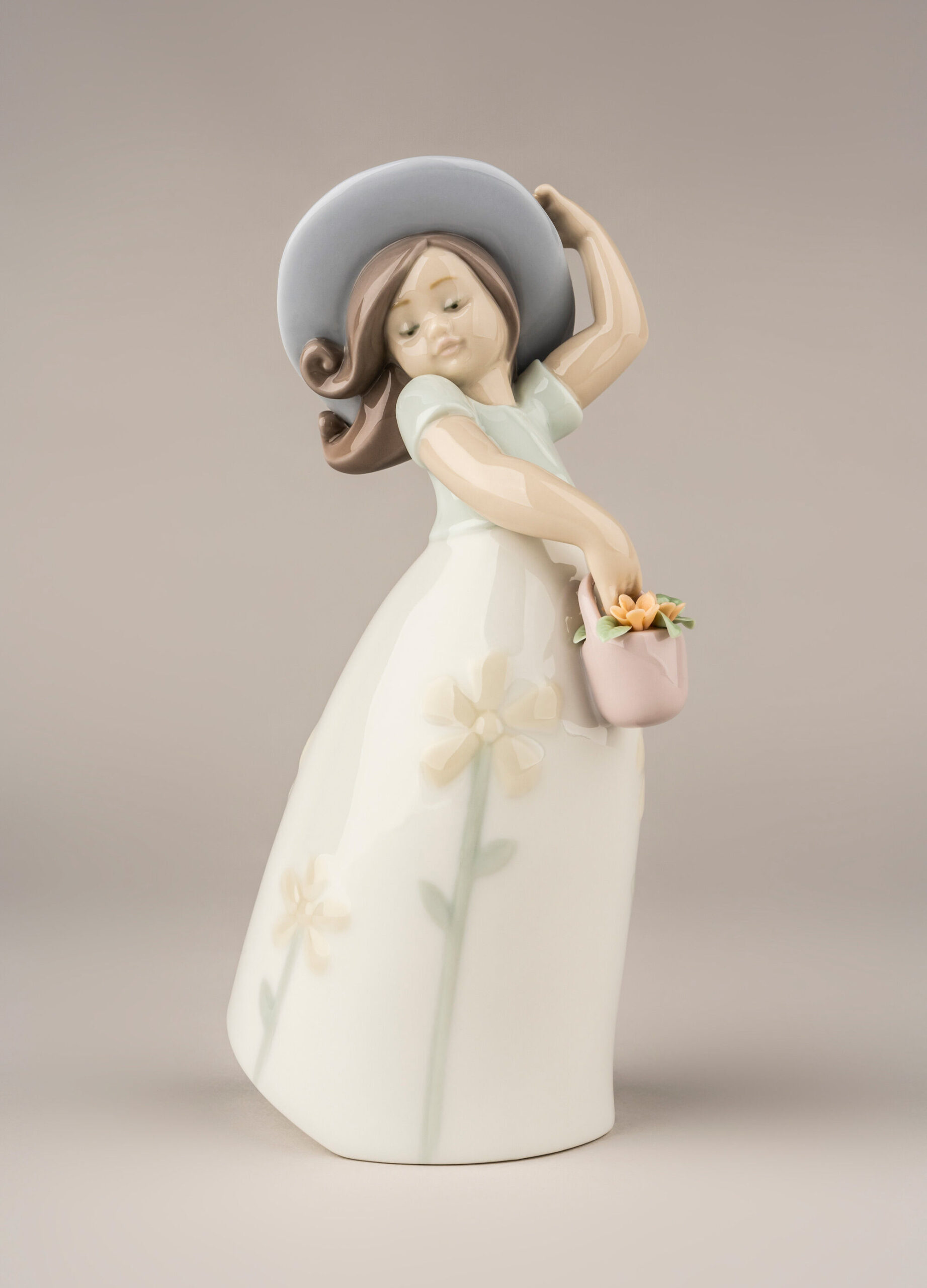 Little Daisy Girl Figurine 9 Little Daisy Girl Figurine 9